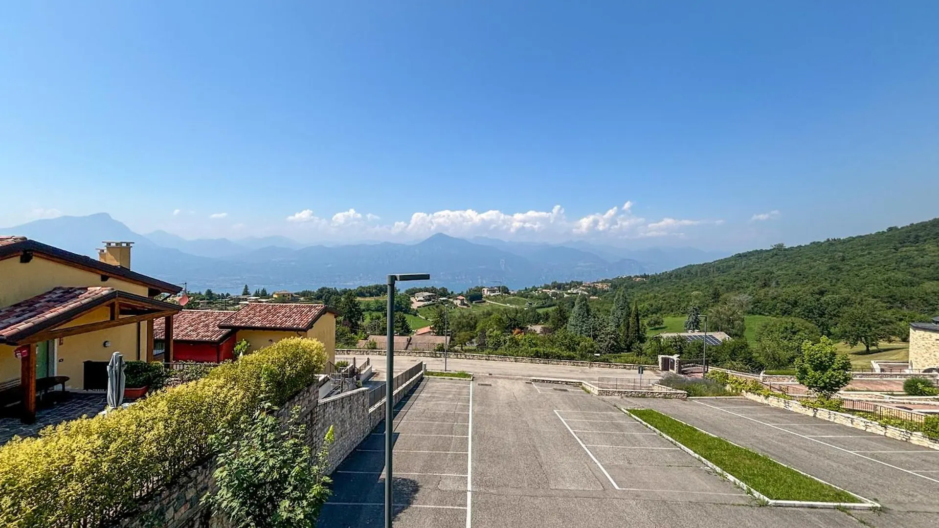 Villetta A Schiera Con Vista Lago 산 제노 디 몬타냐
