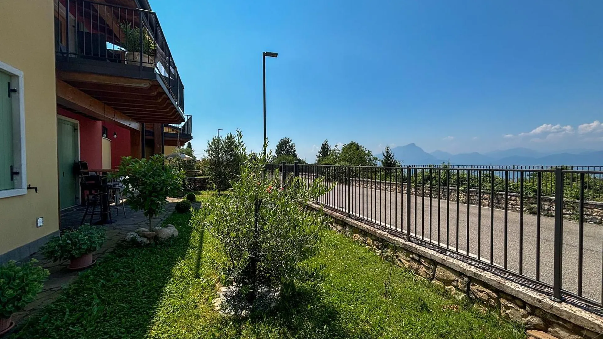 Villetta A Schiera Con Vista Lago سان زينو دي مونتانا إيطاليا